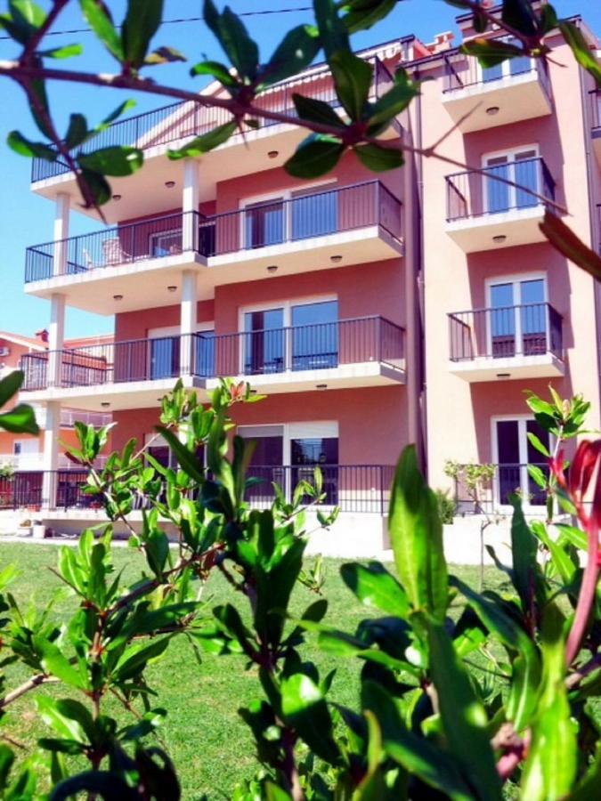 Apartment Maria - Comfortable Kastela Exterior photo